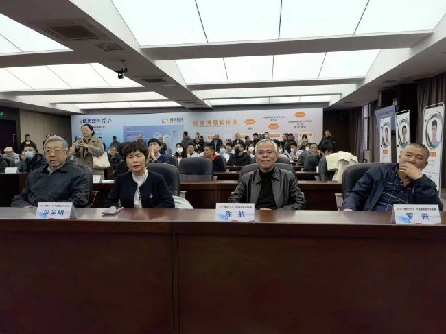 在这个非同寻常的2020年，每个人或多或少都经历了人生的不如意，生活的不顺心，事业的不理想，既然过得憋屈不如换个活法，正如刘德华和肖央这次用交换身份的方式互相演唱两人的代表;神曲一样，用不同的角度看人生，不同的方式体会人潮汹涌中的爱与温暖
